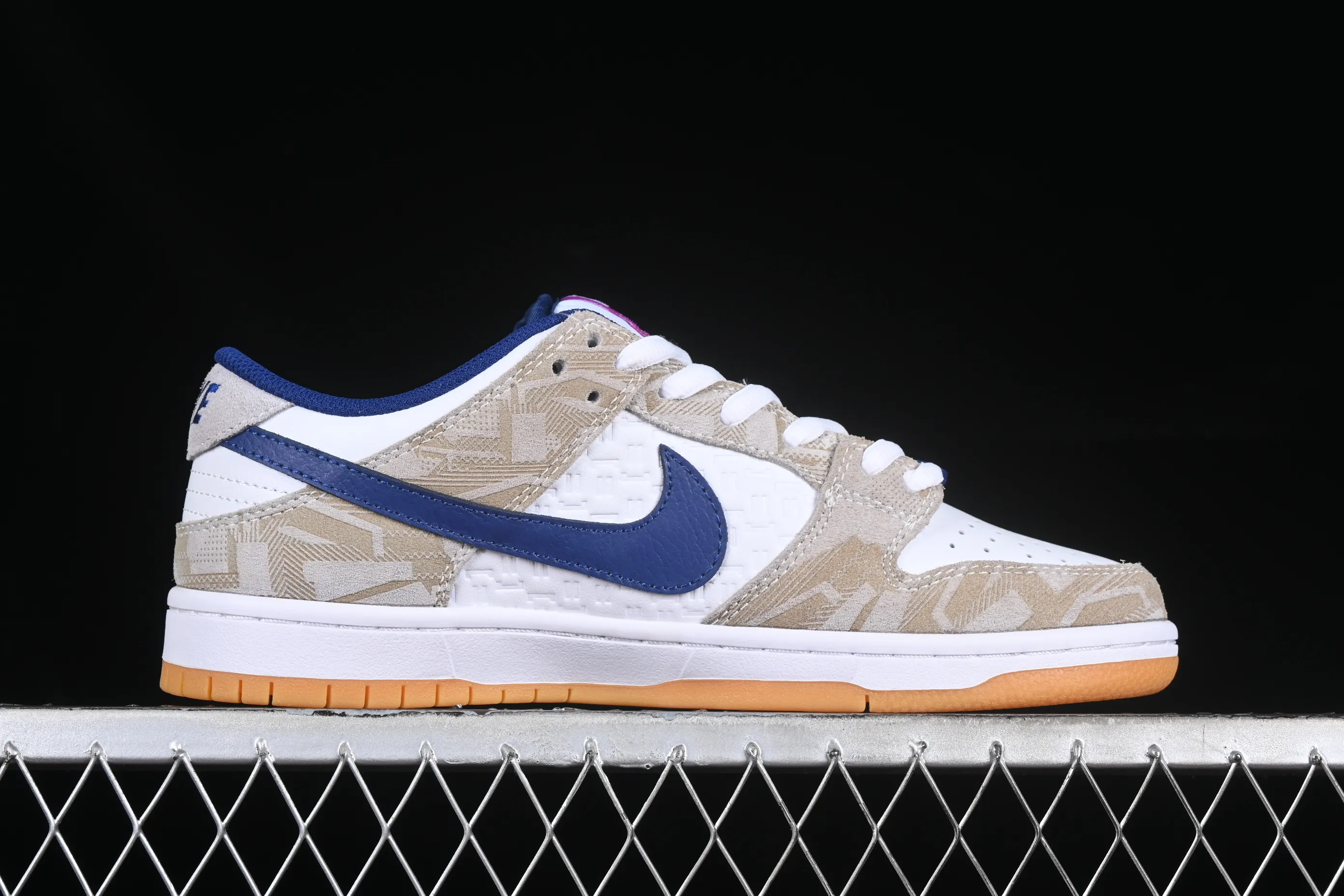 All categories Nk SB Dunk series Nk SB Dunk Low low-top sneakers N version Rayssa Leal x Nk SB Dunk Low Brazilian skateboarding goddess joint model SB low-top casual sneakers FZ5251-001